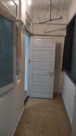 Room in 2 BHK Apartment at Vile Parle West – for Rent
