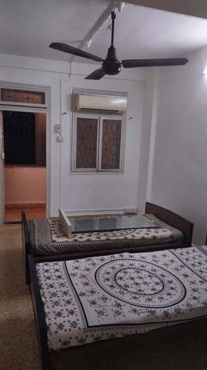 2 BHK Apartment For Rent in Vile Parle West