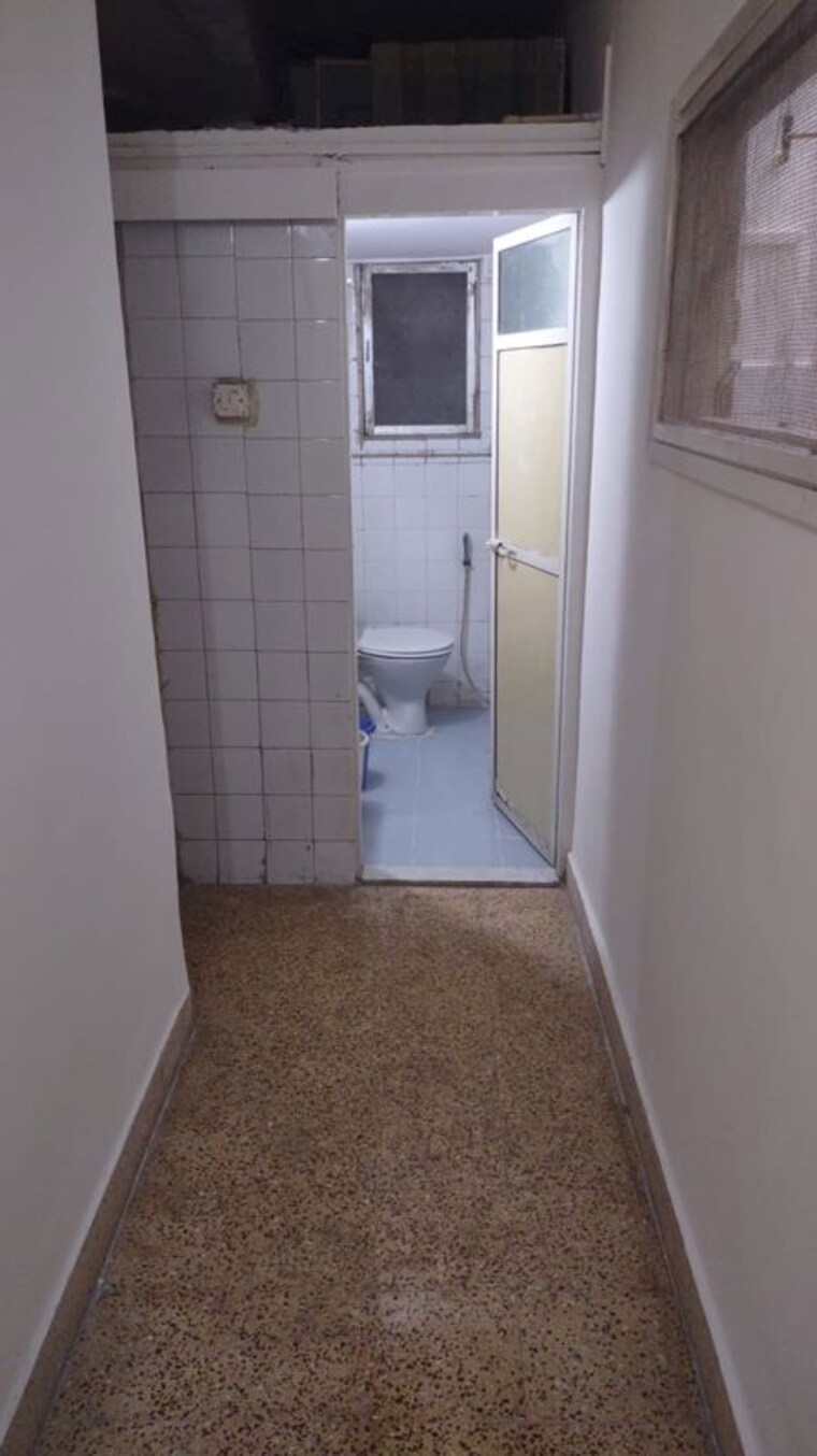 Bathroom, vile parle west 2 Bedroom 700 Sq.Ft. Apartment In Vile Parle West Mumbai 10680874