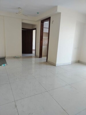 Room in 3 BHK Apartment at Gaurs Siddhartham, Siddharth Vihar – for Rent