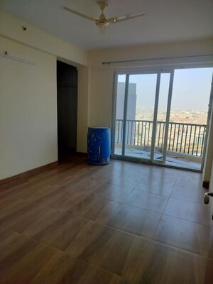 Room in 3 BHK Apartment at Gaurs Siddhartham, Siddharth Vihar – for Rent