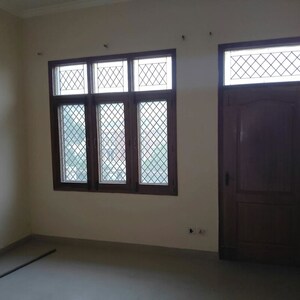 Room in 2 BHK Villa at RWA Apartments Sector 26, Sector 26 – for Rent
