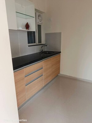 Room in 1 BHK Apartment at Omkar Signet, Malad East – for Rent