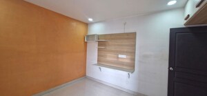 Room in 3 BHK Builder Floor at Kondapur – for Rent