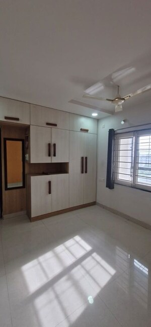 Room in 3 BHK Builder Floor at Kondapur – for Rent