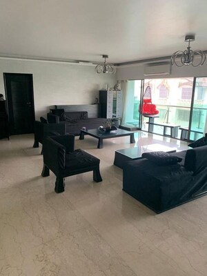 Team Area in 4 BHK Apartment at RNA Auroville, Santacruz West – for Sale