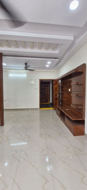 Room in 2 BHK Builder Floor at Kondapur – for Rent