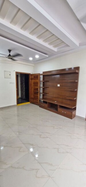 Room in 2 BHK Builder Floor at Kondapur – for Rent
