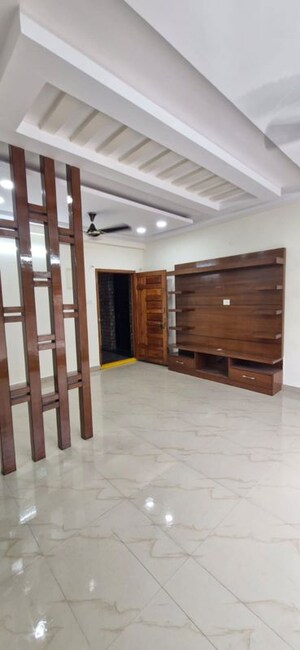 Room in 2 BHK Builder Floor at Kondapur – for Rent