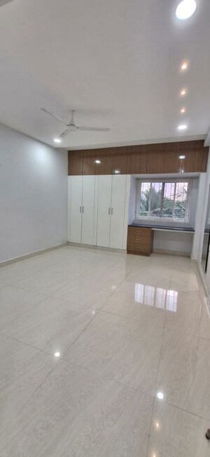 Room in 3 BHK Builder Floor at Kondapur – for Rent
