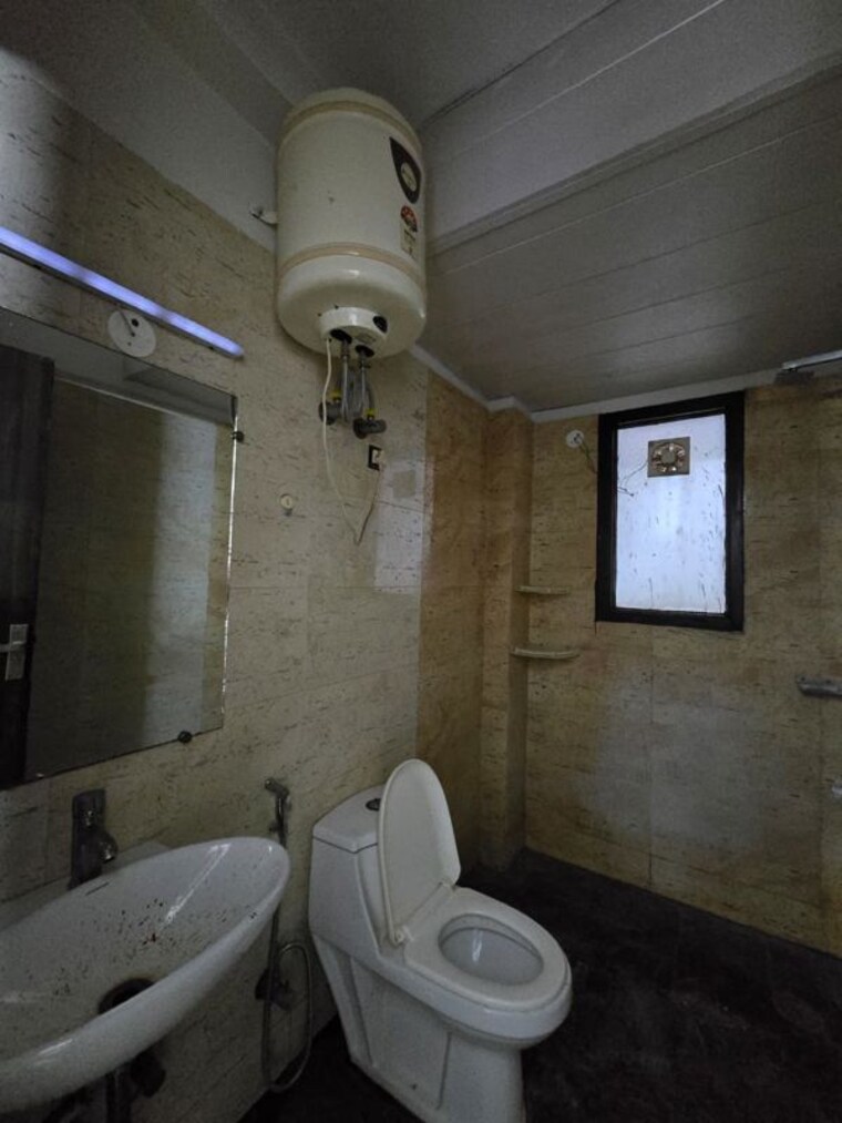 Bathroom, sushant lok i 2 Bedroom 1200 Sq.Ft. Builder Floor In Sushant Lok I Gurgaon 10680928
