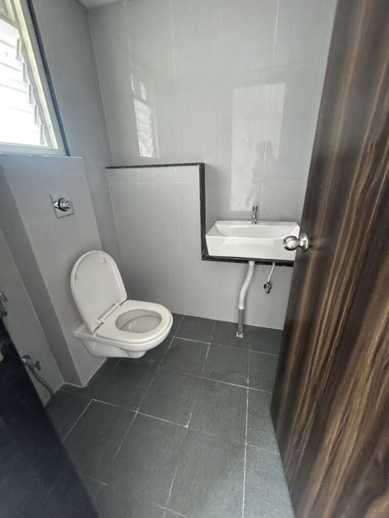 Bathroom, goel-ganga-altus 3 Bedroom 900 Sq.Ft. Apartment In Kharadi Pune 10680929