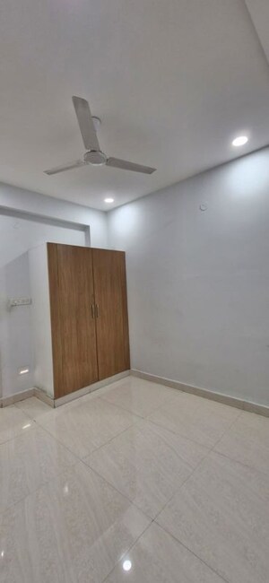 Room in 3 BHK Builder Floor at Kondapur – for Rent