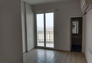 Room in 3 BHK Apartment at DLF The Ultima, Sector 81 – for Rent