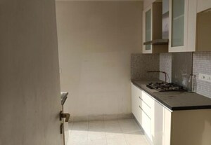 Room in 3 BHK Apartment at DLF The Ultima, Sector 81 – for Rent