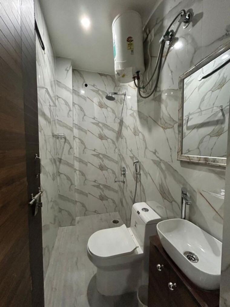 Bathroom, palam vihar 2 Bedroom 800 Sq.Ft. Builder Floor In Palam Vihar Gurgaon 10680964