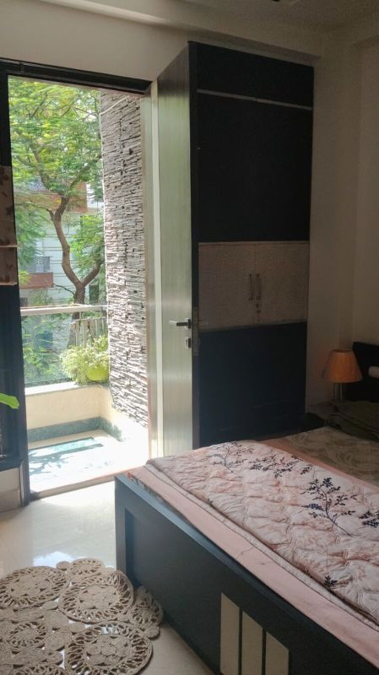 Bedroom, chittaranjan park 3 Bedroom 160 Sq.Yd. Builder Floor In Chittaranjan Park Delhi 10680962