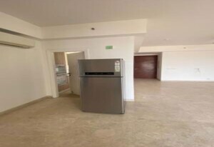 Room in 3 BHK Apartment at DLF The Ultima, Sector 81 – for Rent