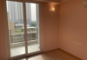 Room in 3 BHK Apartment at DLF The Ultima, Sector 81 – for Rent