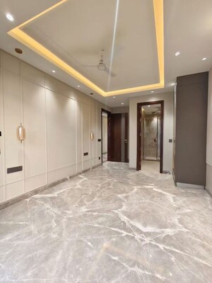 Room in 4 BHK Apartment at BPTP Amstoria, Sector 102 – for Sale