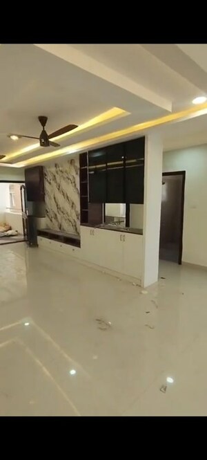 Room in 3 BHK Apartment at Aditya Capitol Heights, Hi Tech City – for Rent