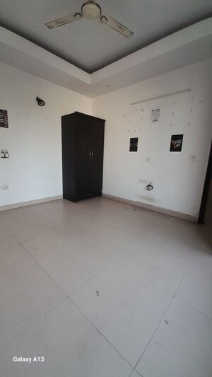 Room in 3 BHK Builder Floor at Palam Vihar – for Rent