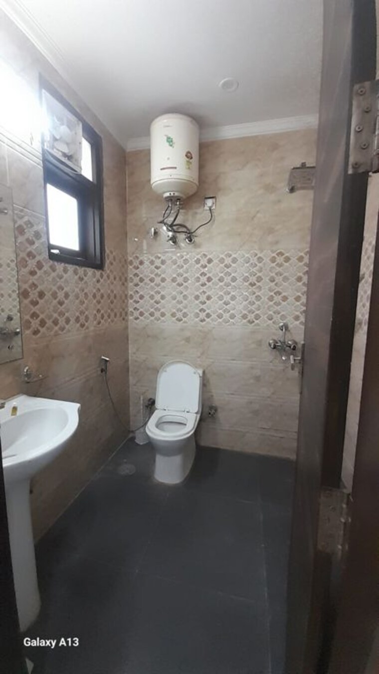 Bathroom, palam vihar 3 Bedroom 2400 Sq.Ft. Builder Floor In Palam Vihar Gurgaon 10681044
