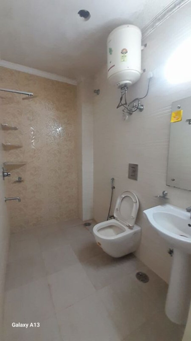 Bathroom, palam vihar 3 Bedroom 2400 Sq.Ft. Builder Floor In Palam Vihar Gurgaon 10681044