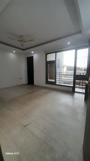 Room in 3 BHK Builder Floor at Palam Vihar – for Rent