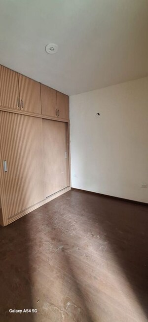 Room in 4 BHK Apartment at Imperia Esfera, Sector 37c – for Rent