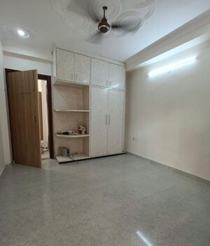 Room in 3 BHK Builder Floor at Sector 46 – for Rent
