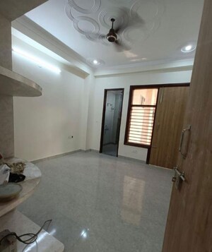 Room in 3 BHK Builder Floor at Sector 46 – for Rent