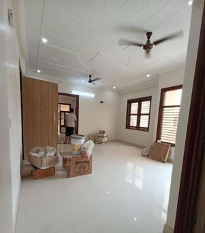 Room in 3 BHK Builder Floor at Sector 46 – for Rent