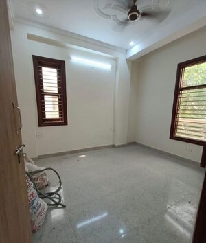 Room in 3 BHK Builder Floor at Sector 46 – for Rent