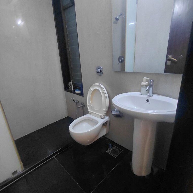 Bathroom, satellite-tower 3 Bedroom 1750 Sq.Ft. Apartment In Goregaon East Mumbai 10681084
