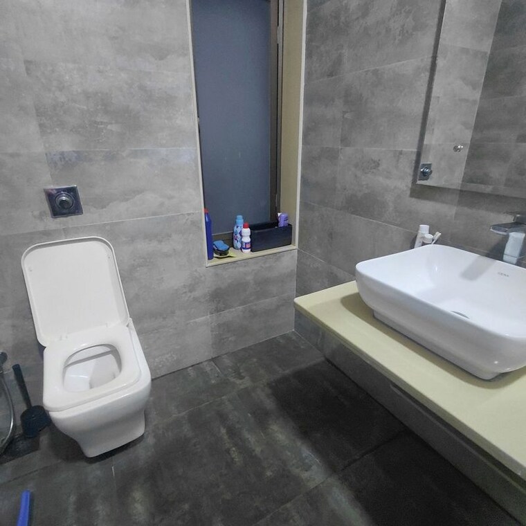 Attached Bathroom, satellite-tower 3 Bedroom 1750 Sq.Ft. Apartment In Goregaon East Mumbai 10681084