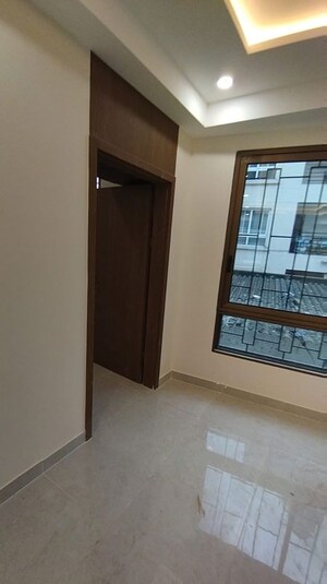 Room in 3 BHK Apartment at Riz Enclave, Benson Town – for Rent