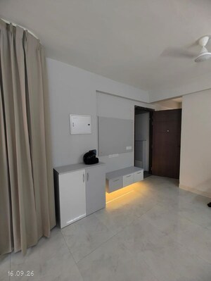 Room in 3 BHK Apartment at Pareena Micasa, Sector 68 – for Rent