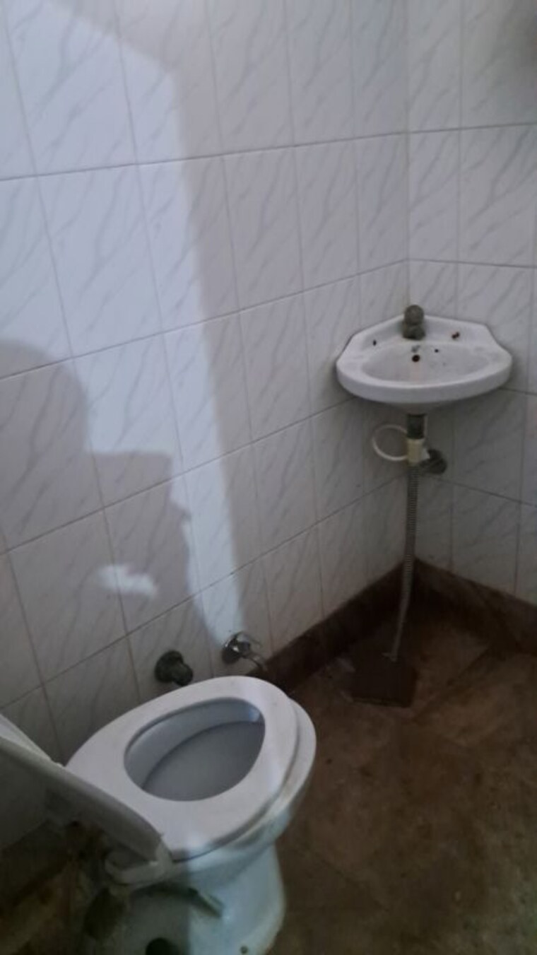 Bathroom, uit-alwar-stone-park 5 Bedroom 350 Sq.Yd. Independent House In Ranjeet Nagar Alwar 10681135
