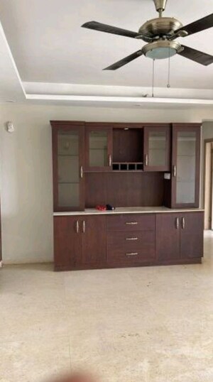 Room in 4 BHK Apartment at DLF New Town Heights I, Sector 90 – for Rent