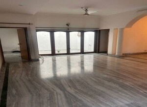Room in 4 BHK Villa at Vishwas Khand – for Rent