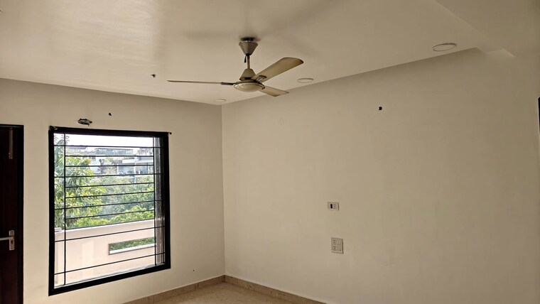 Master Bedroom, model town 5 Bedroom 4050 Sq.Ft. Builder Floor In Model Town Delhi 10680381