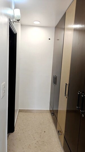Furnished Amenities in 5 BHK Builder Floor at Model Town – for Rent