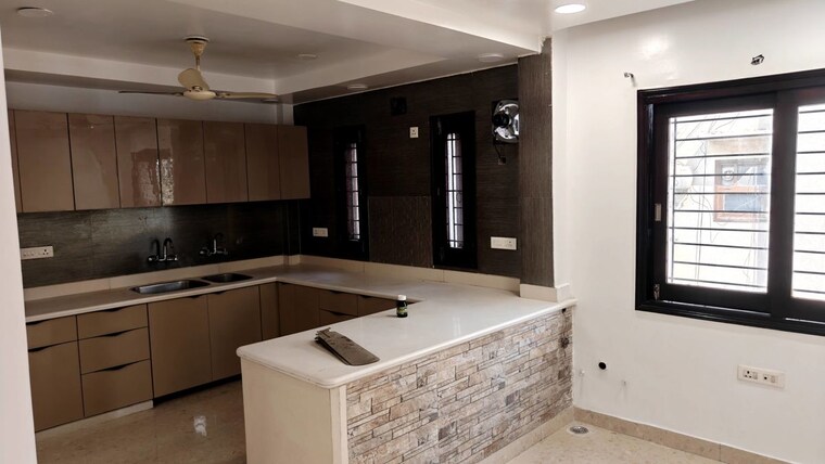 Kitchen, model town 5 Bedroom 4050 Sq.Ft. Builder Floor In Model Town Delhi 10680381