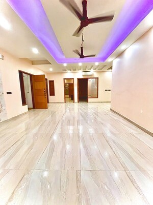 5 BHK Builder Floor For Rent in Green Fields Colony