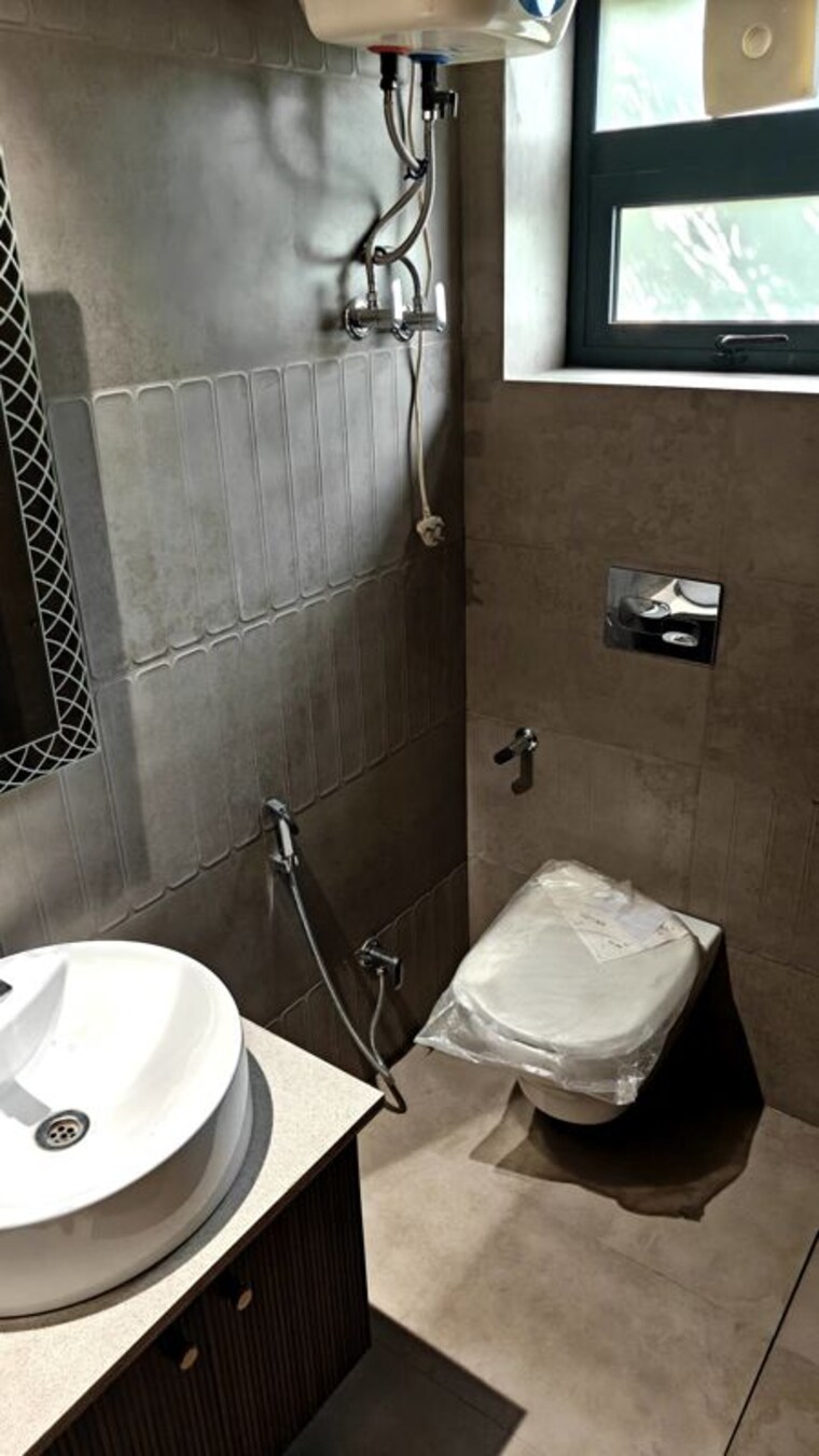 Bathroom, model town 5 Bedroom 4050 Sq.Ft. Builder Floor In Model Town Delhi 10680340