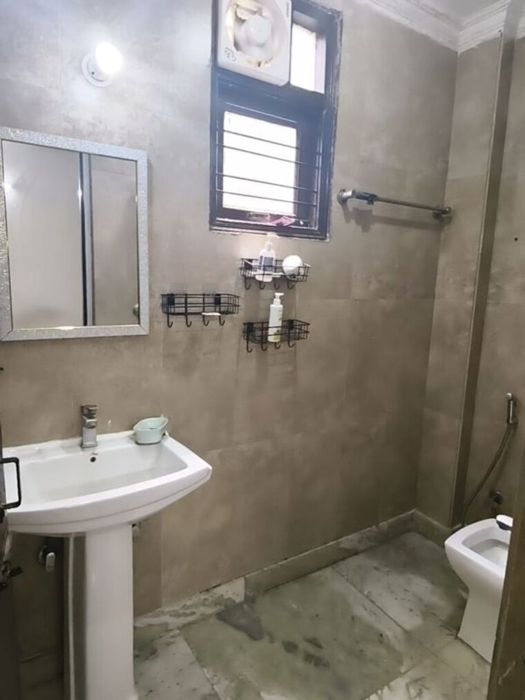 Bathroom, malviya nagar 2 Bedroom 900 Sq.Ft. Builder Floor In Malviya Nagar Delhi 10681168
