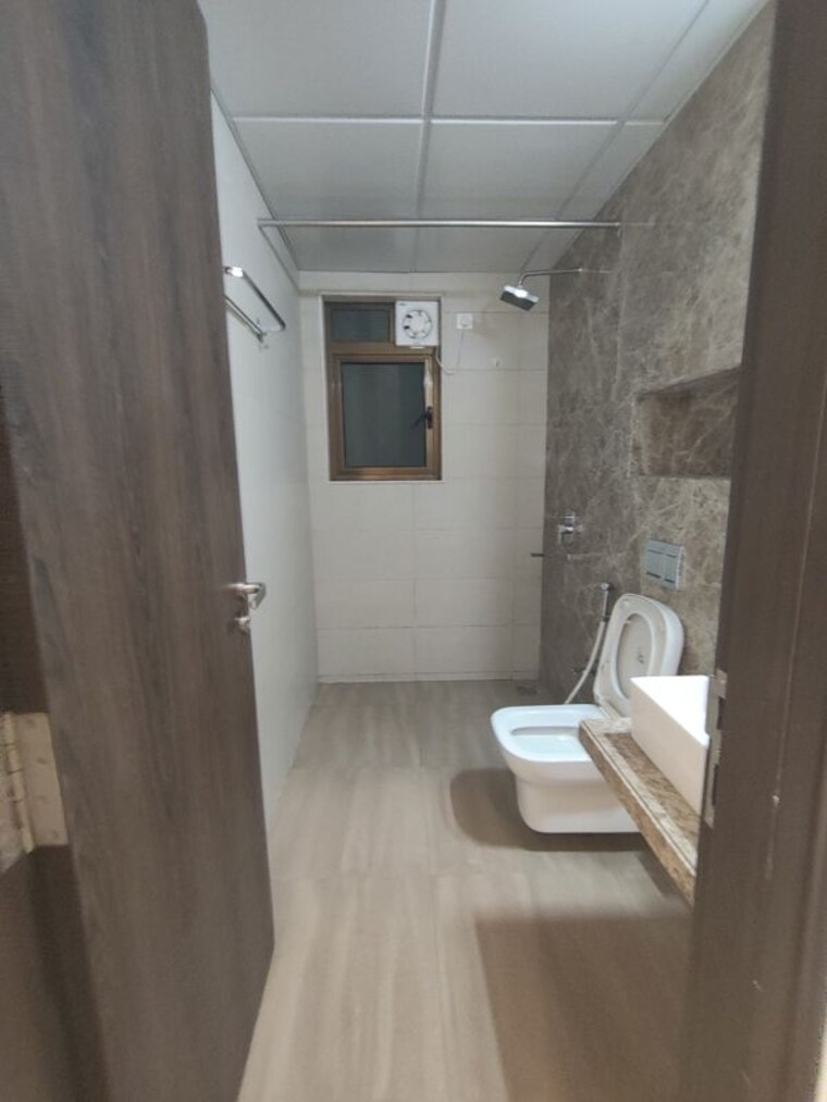 Bathroom, peninsula-celestia-spaces 3.5 Bedroom 1450 Sq.Ft. Apartment In Parel Mumbai 10681175
