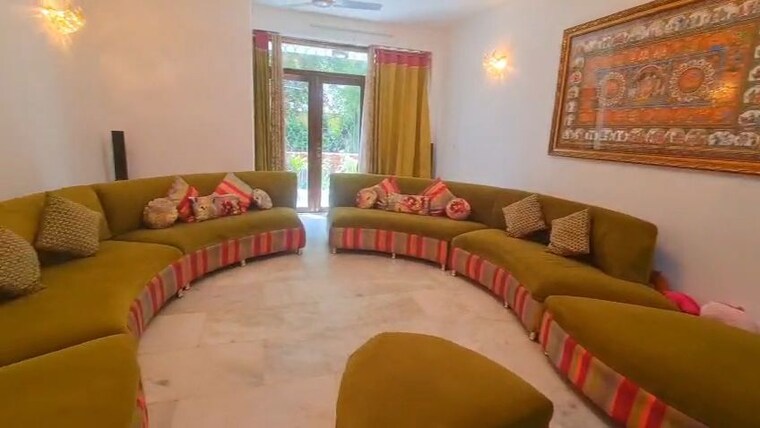 Living Room, east of kailash 3 Bedroom 2700 Sq.Ft. Builder Floor In East Of Kailash Delhi 10681182