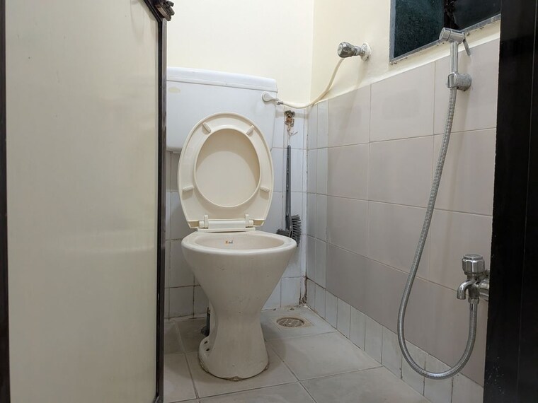 Bathroom, sangam-lokmilan-chs 1 Bedroom 625 Sq.Ft. Apartment In Powai Mumbai 10681219